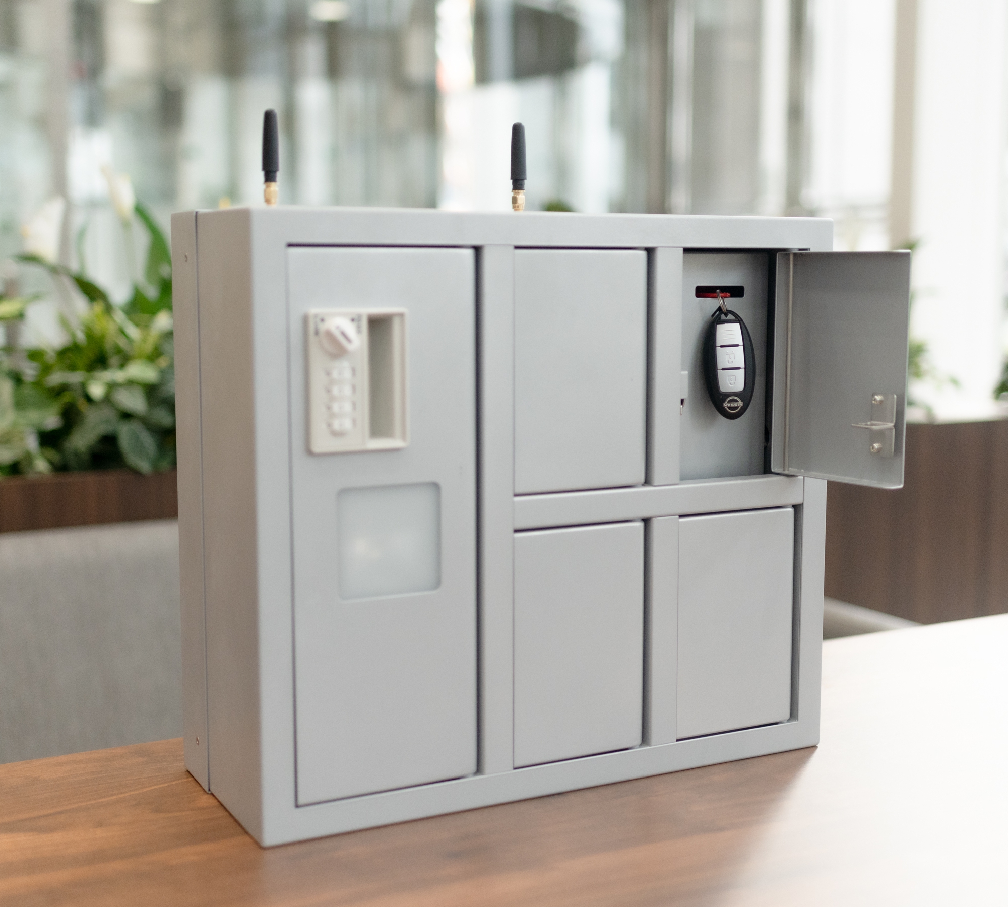 免許証認証とキャッシュレス決済に対応したクラウド型キーマネジメントボックス「KeyKey」の製品画像